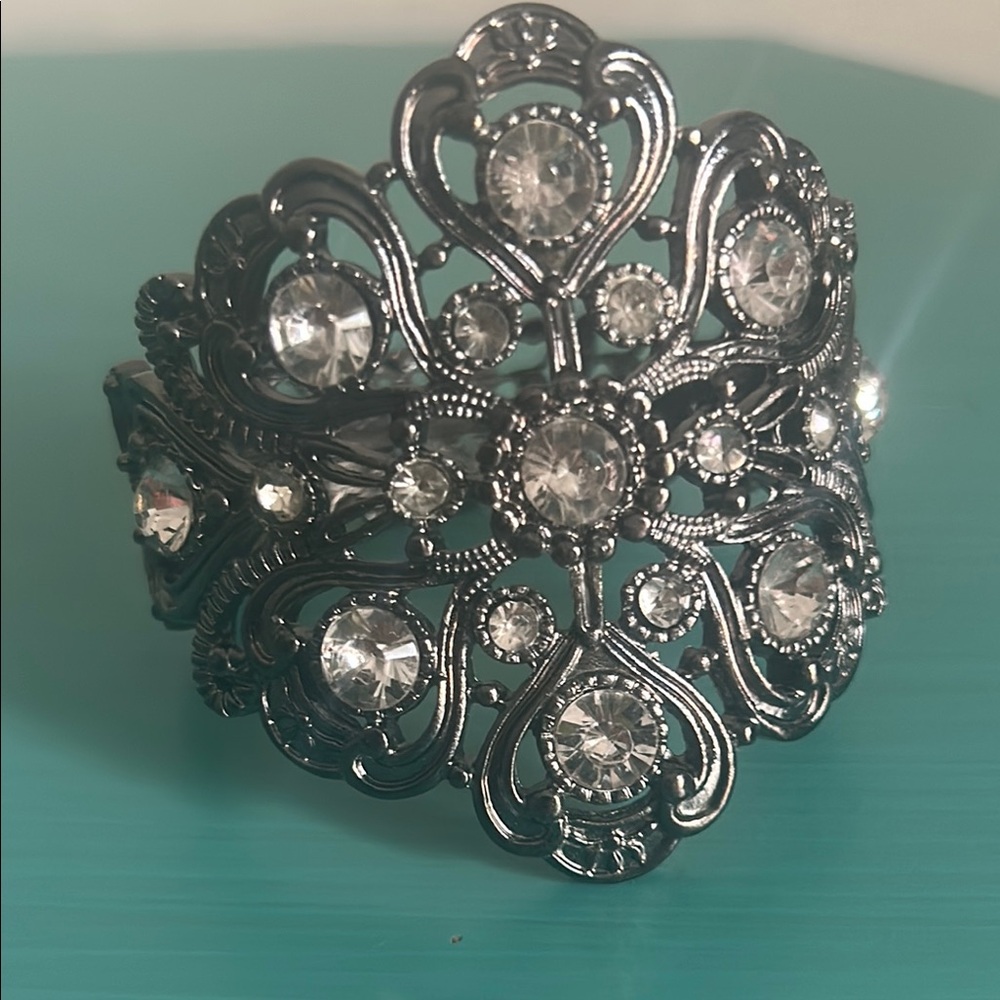 Ornate Filigree Rhinestone Encrusted Hinged Cuff Vintage Inspired Bracelet - Picture 9 of 9